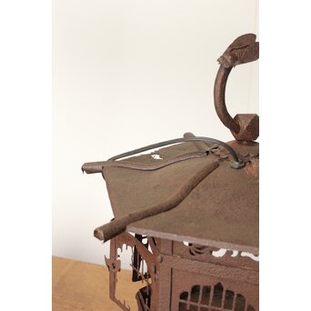 鉄 蝉灯籠　A052 