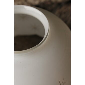 古手 星柄 乳白色ガラス被切子電笠　A056 