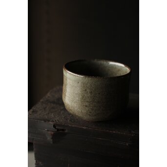 清水六兵衛 菊桐紋 絵唐津茶碗  藪内節庵敷箱  　P368 