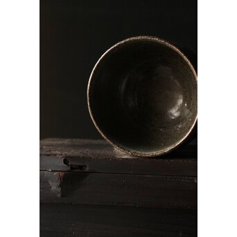 清水六兵衛 菊桐紋 絵唐津茶碗  藪内節庵敷箱  　P368 