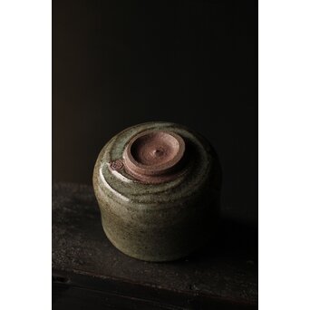 清水六兵衛 菊桐紋 絵唐津茶碗  藪内節庵敷箱  　P368 