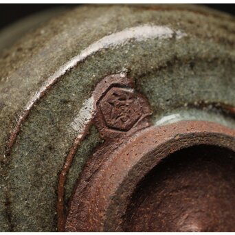 清水六兵衛 菊桐紋 絵唐津茶碗  藪内節庵敷箱  　P368 