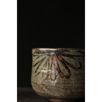 清水六兵衛 菊桐紋 絵唐津茶碗  藪内節庵敷箱  　P368 