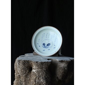 山口蓬春 河村蜻山 合作【野晒春誾図】飾皿　P376