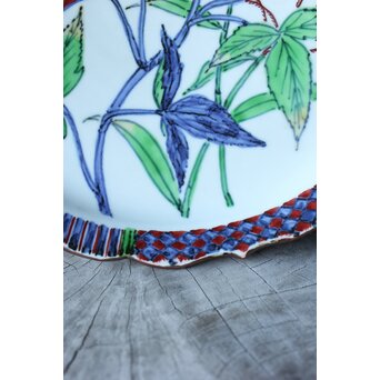 師 富本憲吉 斎藤陶斎/三郎【色絵輪花 紅蜀葵文飾皿】 P377 