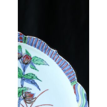 師 富本憲吉 斎藤陶斎/三郎【色絵輪花 紅蜀葵文飾皿】 P377 