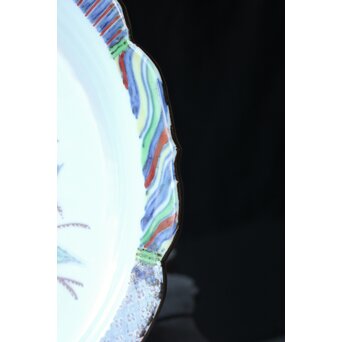 師 富本憲吉 斎藤陶斎/三郎【色絵輪花 紅蜀葵文飾皿】 P377 