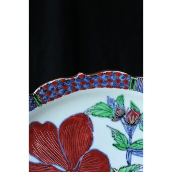 師 富本憲吉 斎藤陶斎/三郎【色絵輪花 紅蜀葵文飾皿】 P377 