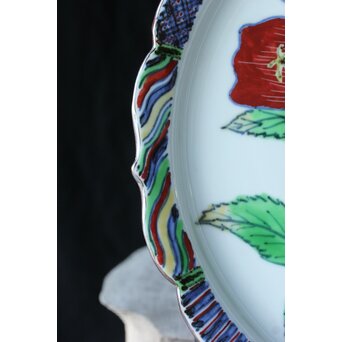 師 富本憲吉 斎藤陶斎/三郎【色絵輪花 紅蜀葵文飾皿】 P377 