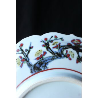 師 富本憲吉 斎藤陶斎/三郎【色絵輪花 紅蜀葵文飾皿】 P377 