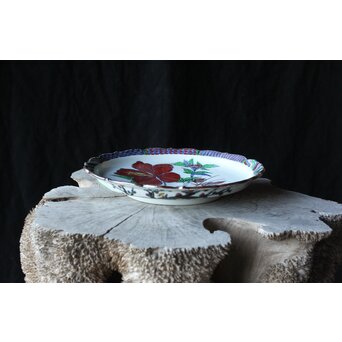 師 富本憲吉 斎藤陶斎/三郎【色絵輪花 紅蜀葵文飾皿】 P377 