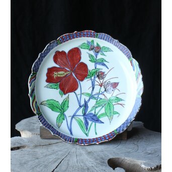 師 富本憲吉 斎藤陶斎/三郎【色絵輪花 紅蜀葵文飾皿】 P377 