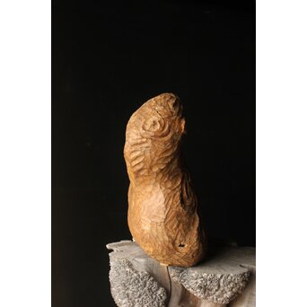 恐竜か 駱駝か 木彫オブジェ　X399 