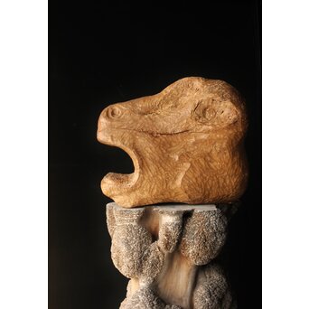 恐竜か 駱駝か 木彫オブジェ　X399 