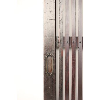 時代格子戸 2枚1組　L1072 木爪型の引手　引手周りには使い込んだキズが少し