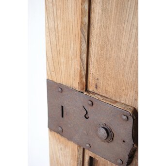 欅一枚板蔵戸　W089YD 一枚板を活かすためか　シンプルな金具