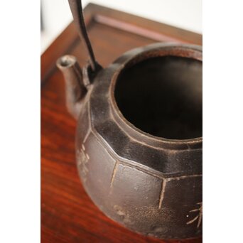 大国造〈福生積善〉四字陰字 鉄瓶/湯沸　M353 