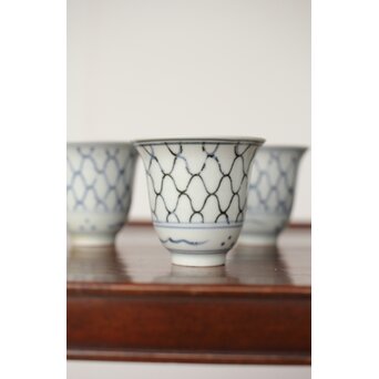 古伊万里 網手 煎茶碗 五客　P390 呉須の発色がまちまち