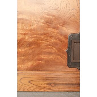 上杢 欅一枚板蔵戸　W093Y 美しい一枚板です