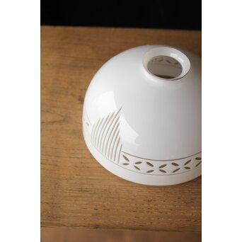 古手 乳白色ガラス被切子電笠　A070 