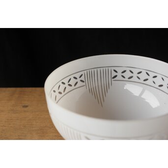 古手 乳白色ガラス被切子電笠　A070 