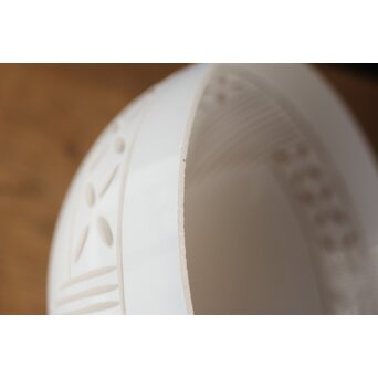 古手 乳白色ガラス被切子電笠　A070 