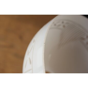 古手 乳白色ガラス被切子電笠　A070 