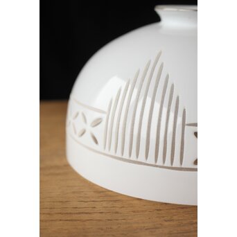 古手 乳白色ガラス被切子電笠　A070 