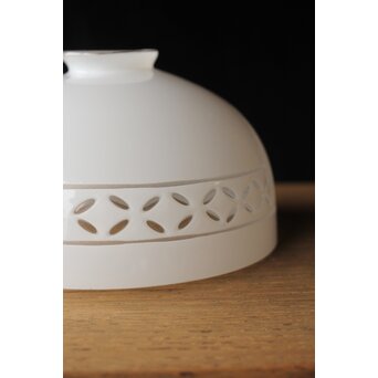 古手 乳白色ガラス被切子電笠　A070 