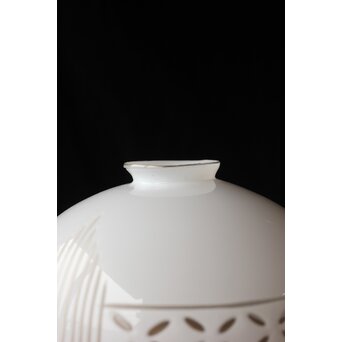 古手 乳白色ガラス被切子電笠　A070 