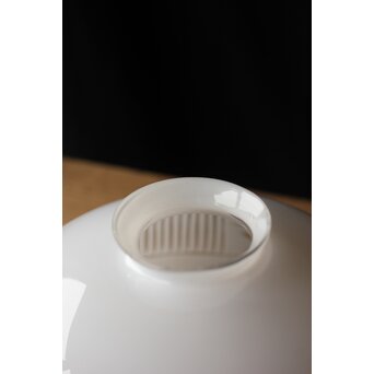 古手 乳白色ガラス被切子電笠　A070 