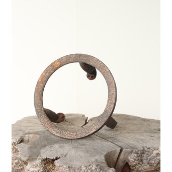 大西清右衛門 作 鉄製 鴨爪炉五徳 共箱　M356 