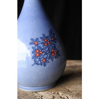 十三代 今泉今右衛門 色鍋島吹墨草花文花瓶 共箱　P346 