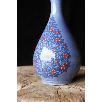 十三代 今泉今右衛門 色鍋島吹墨草花文花瓶 共箱　P346 