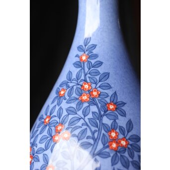 十三代 今泉今右衛門 色鍋島吹墨草花文花瓶 共箱　P346 