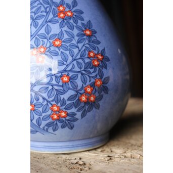 十三代 今泉今右衛門 色鍋島吹墨草花文花瓶 共箱　P346 