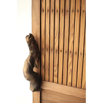 格子蔵戸　W101 勢いのある自然木