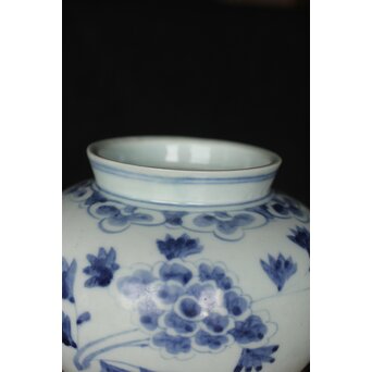 李朝中期 官窯廣州窯 分院里手 染付牡丹文壷【壺中居】解説書/貼紙　P352 