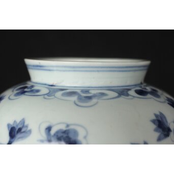 李朝中期 官窯廣州窯 分院里手 染付牡丹文壷【壺中居】解説書/貼紙　P352 