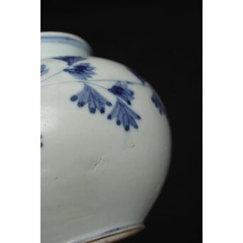 李朝中期 官窯廣州窯 分院里手 染付牡丹文壷【壺中居】解説書/貼紙　P352 