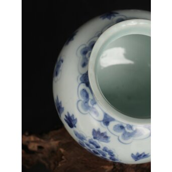 李朝中期 官窯廣州窯 分院里手 染付牡丹文壷【壺中居】解説書/貼紙　P352 