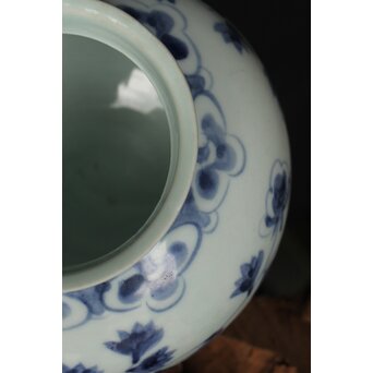 李朝中期 官窯廣州窯 分院里手 染付牡丹文壷【壺中居】解説書/貼紙　P352 