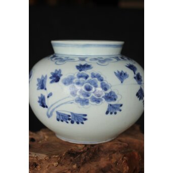 李朝中期 官窯廣州窯 分院里手 染付牡丹文壷【壺中居】解説書/貼紙　P352 