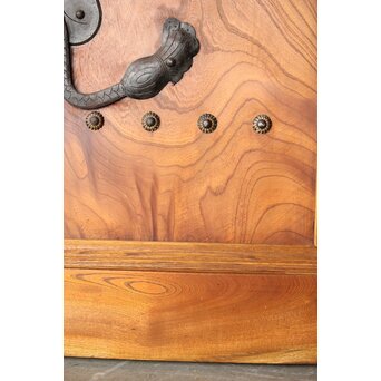 天地板 総欅巾着金具蔵戸　W107Y 太鼓鋲の座金まで凝っています