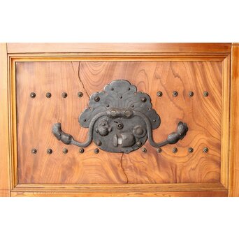 天地板 総欅巾着金具蔵戸　W107Y 印象的な巾着金具