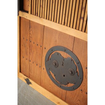 格子蔵戸　W109 腰板は程よい光沢感