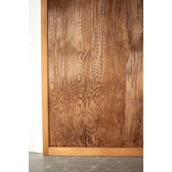 秋田杉系か 銘木雪隠戸　B1035 光沢感も垣間見えます