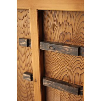 秋田杉系か 銘木雪隠戸　B1035 鍵は孔雀木の稀少部