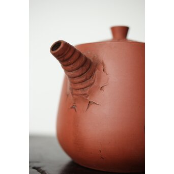 常滑 清水石仙 朱泥急須 四字文人図彫　P359 