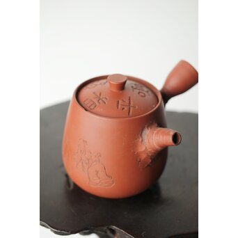 常滑 清水石仙 朱泥急須 四字文人図彫　P359 